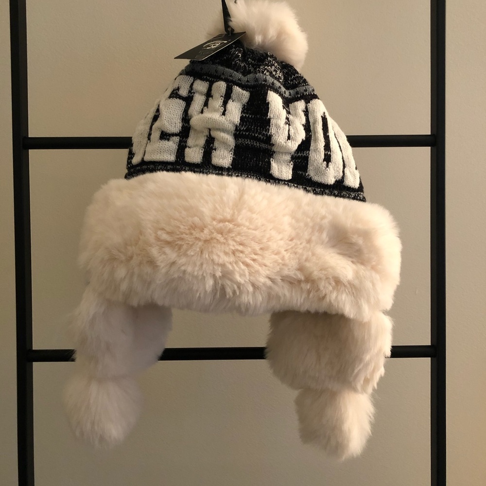 Big, fluffy, New York hat
